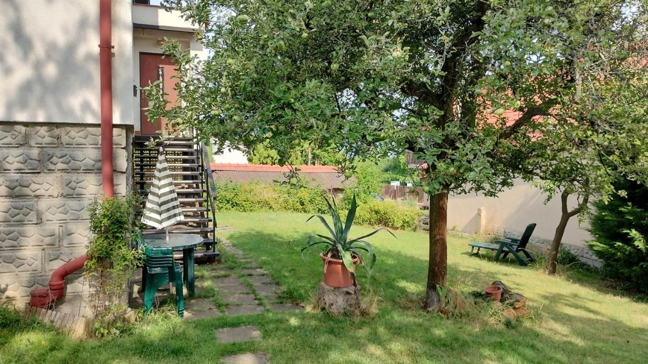 Prague Zbraslav Old Garden Apartment ภายนอก รูปภาพ